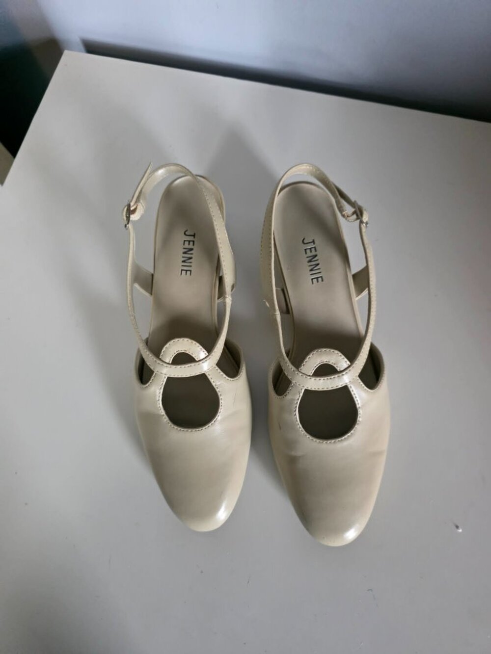 "JENNIE" Cream/Beige Cutout T-Strap Slingback Pumps. 7.5 - Picture 2 of 13